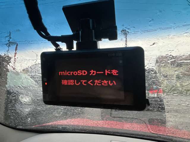 ドライブレコーダーが最初から前後に装備されており、後から取り付ける手間もございません♪もしもの際の証拠になるのはもちろんのこと、あおり運転やいたずらの抑止力となり愛車を守ってくれますね♪