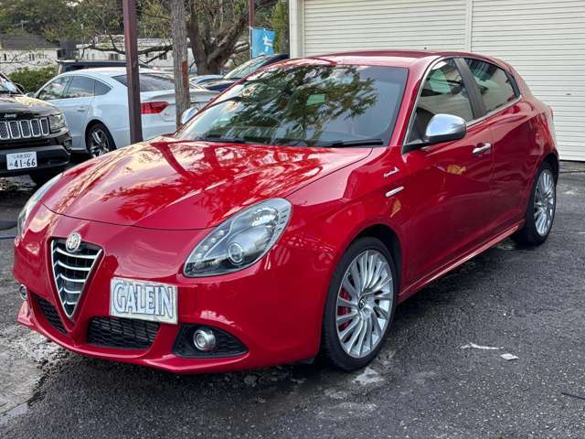 低重心でスポーティーな一面も兼ね備えており運転するのが楽しくなります♪コーナリングも軽やかで安定性も優れております♪丸みをおびた外観はとても可愛らしいデザインで女性から人気が高いのも納得です♪