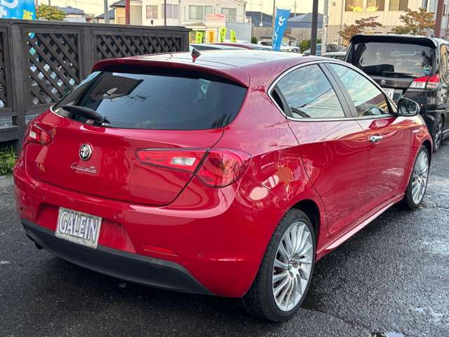 キーレスも付属しており、車から離れた場所からでも鍵の開閉が可能です♪軽快な走行性が楽しめる車で、初めて車を運転する方も運転のしやすい車両です♪急な乗り換えで廃車や下取りのある方もご相談くださいませ♪