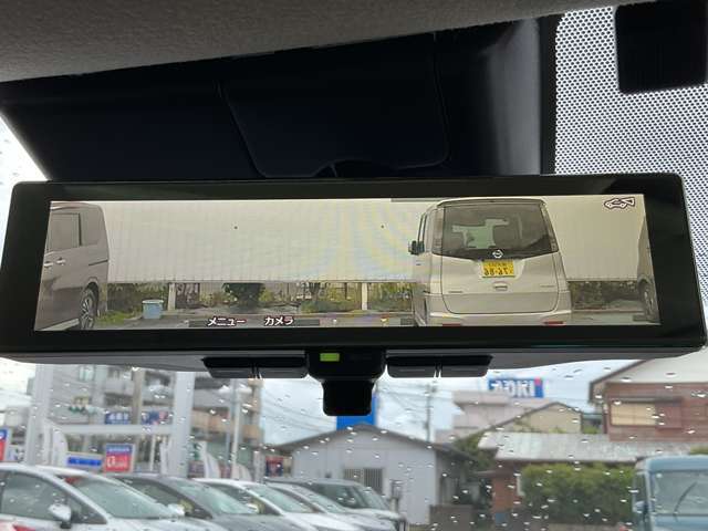 スマートルームミラーついてます