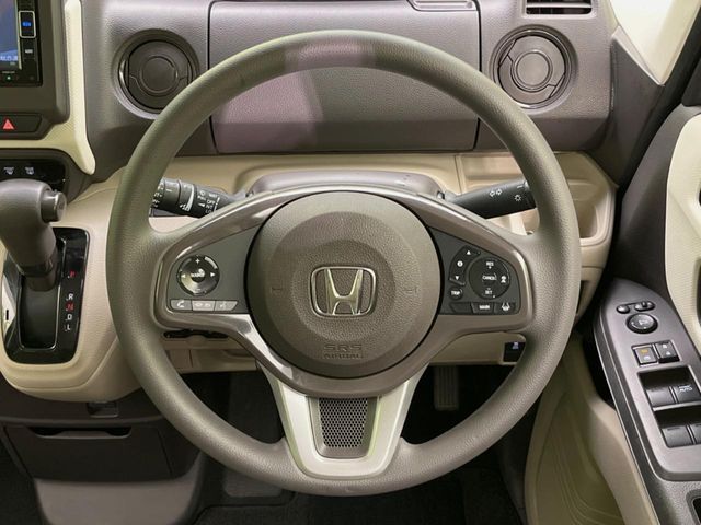 【ステアリングスイッチ】運転中、前方から目線をそらすことなく、オーディオ等の操作が可能な便利機能！安心＆快適なドライブを演出してくれます♪