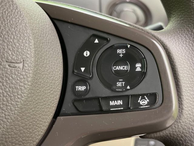 【アダプティブクルーズコントロール】高速道路での長距離走行が楽に！！自動で速度を保つクルーズコントロールが、衝突軽減システムと連携し、前方の車両を感知して車間を保つように速度調節してくれます！！
