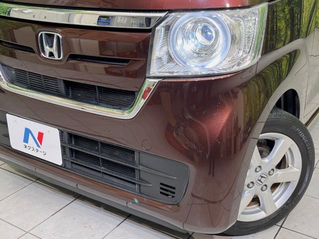 【LEDヘッドライト】悪天候や夜間走行時も良好な視界を確保し安心して運転できる高輝度LEDヘッドライトを装備！点灯速度が早く、消費電力も抑えられています。