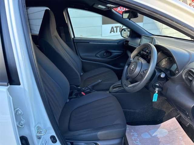 高級感のある「ブラックファブリックシート」！！さらにベンチシート☆高級感ある内装で優雅にドライブをお楽しみいただけることでしょう♪