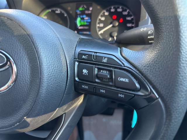 【レーダークルーズコントロール】高速道路での長距離走行が楽に！！自動で速度を保つクルーズコントロールが、衝突軽減システムと連携し、前方の車両を感知して車間を保つように速度調節してくれます！！