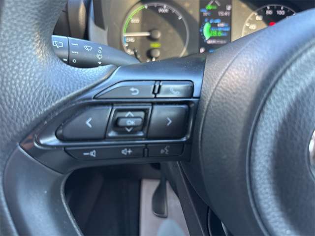 ステアリングスイッチ☆ナビやオーディオ等をつけた時にハンドルについているリモコンで音量等を調節できます☆