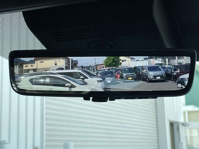 ◆【デジタルインナーミラー】車両後方カメラの映像をルームミラーに映すことが出来ます。 そのため、後席に人や荷物があって後方が見えづらい場合でもしっかり視界を確保することが出来ます。