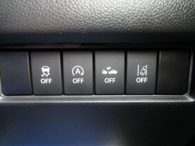 ESP＆デュアルセンサーブレーキ＆車線逸脱防止、各ボタン運転席右下にございます。