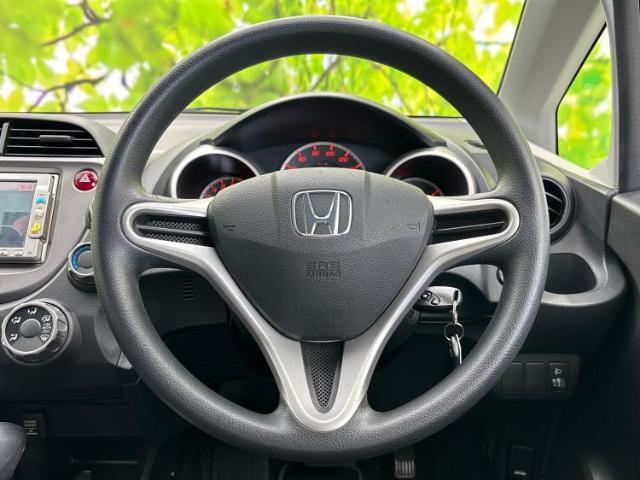 WECARSの展示場では実際に見て、触ってお車をお選びいただけます！知識の豊富な営業スタッフが様々なカーライフをご提案いたします！