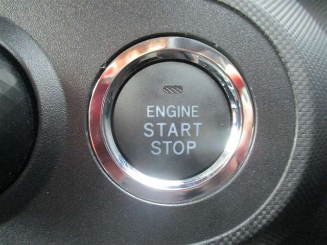 スマートキー付き♪プッシュスタートシステムを採用！スマートキーをカバンやポケットから取り出さずに、ボタンひとつでエンジン始動できます☆鍵を探す手間は必要なしです♪