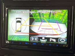 【マルチアラウンドモニター】専用のカメラにより、上から見下ろしたような視点で360度クルマの周囲を確認することができます☆死角部分も確認しやすく、狭い場所での切り返しや駐車もスムーズに行えます。