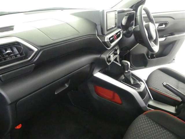 小物入れも充実の室内！