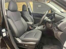 【ハーフレザーシート】ならではの高級感あふれる内装がこたわりのアイテム。見た目の高級感とより上質な座り心地をお楽しみください。