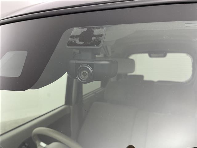 【ドライブレコーダー】映像・音声などの運転中の記録を残します。事故などを起こした起こされた時の証拠になりえますので、もしも時でも安心ですね。