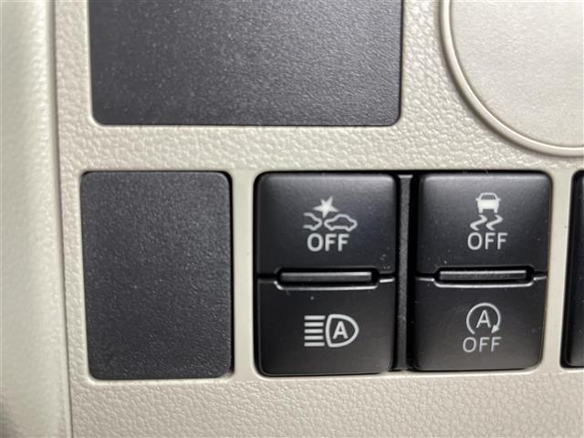 【オートハイビーム（AHB）】フロントウインドウガラス上部に設置された前方カメラにより、前方車両のランプや街路灯などの明るさを判定し、自動的にハイビームとロービームを切り換えてくれます！
