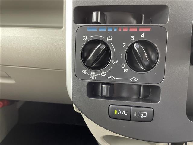 【マニュアルエアコン】車内温度を調整してくれます。