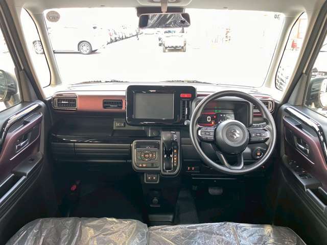 雨が降ってもゆったりと車選びができる屋根付展示場完備！じっくりご覧になれます☆