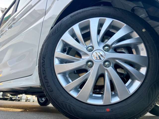 弊社ではインターネットでの遠方販売に自信があります。店頭でのご納車であれば、お車を持込まずに名義変更等のお手続きが出来ますので、ご近所の販売会社で購入する場合とあまり変わらぬ諸経費にてご購入可能です♪