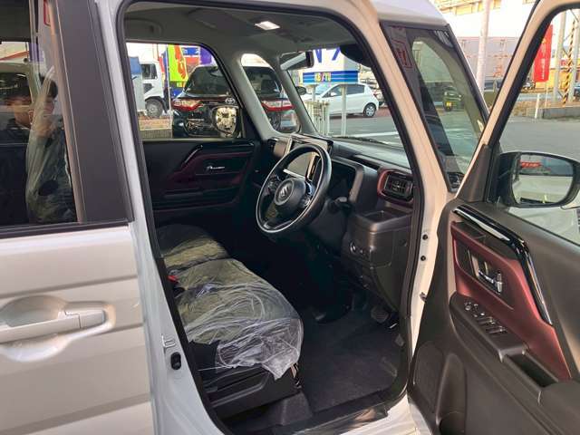 専門業者によるルームクリーニング実施☆室内の細かい所からエンジンルームまでキレイになった状態でお渡しいたします♪