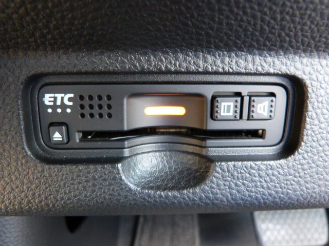 ETC付！高速道路の料金所はキャッシュレスで通過です！サービスエリア等にあるスマートインターの出入りも利用可能でとっても便利☆ご納車後すぐにお使い頂けるようセットアップしてのお渡しとなります。