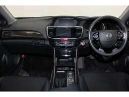 視界と視認性に優れたインパネ廻りに統一感の有るデザインで全体をスッキリと、スイッチ類は見やすく分かりやすいレイアウトに！