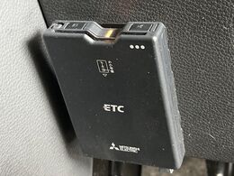 【ETC】高速道路の料金所をストレスなく通過！話題のスポットやサービスエリアに多い「スマートIC」利用時は必須のアイテムです。当店でセットアップを実施、ご納車当日からすぐにご利用いただけます！