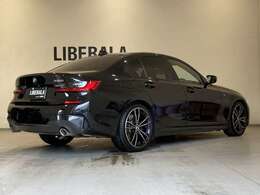 【右斜後】『外装：右斜後側』の画像になります。写真の内容に関してご不明点、ご質問等がございましたらお気軽にガリバー店舗までお問い合わせください。