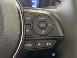 【レーダークルーズコントロール】高速道路での長距離走行が楽に！！自動で速度を保つクルーズコントロールが、衝突軽減システムと連携し、前方の車両を感知して車間を保つように速度調節してくれます！！