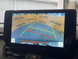 【バックカメラ】駐車時に後方がリアルタイム映像で確認できます。大型商業施設や立体駐車場での駐車時や、夜間のバック時に大活躍！運転スキルに関わらず、今や必須となった装備のひとつです！