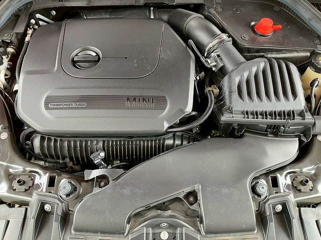 有償の修理保証「GS　WARRANTY」　をご用意。初年度登録13年未満10万km以下の輸入車まで加入でき、保証範囲も広く、輸入車238種類，無料ロードサービスも付いています。