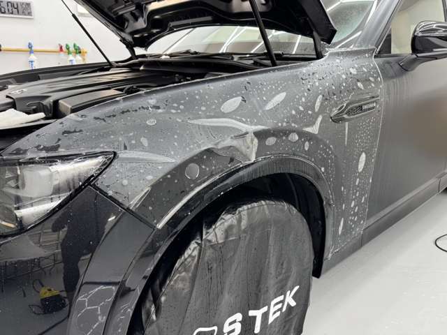 ボディ全面に透明なフィルム（ペイントプロテクションフィルム）でマットブラックにカスタム！