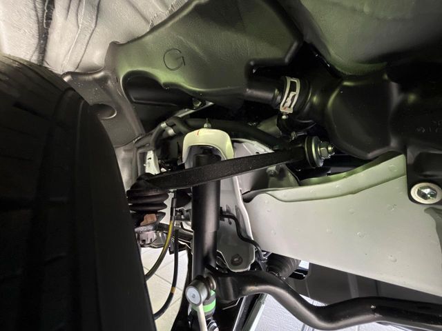 お車を安心してお乗りいただく為には、足回りの定期点検が欠かせません。サービスサポート（有償保証）では無料点検もご提供しており、安心のカーライフをお過ごしいただけるサポート体制が整っています。