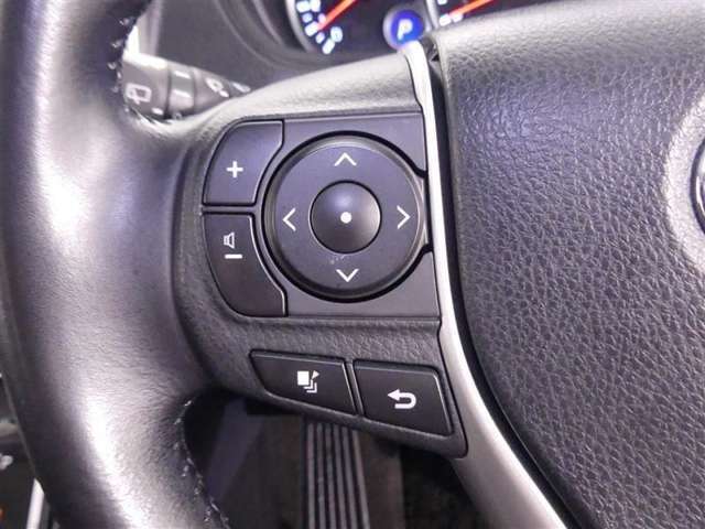 【ステアリングスイッチ】ハンドルから手を離さずに、操作が出来るスイッチです。（現車でのご確認をお願い致します）