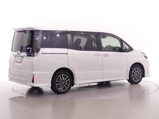ご来店での現車確認、商談、ご来店での納車をお願いいたしております。