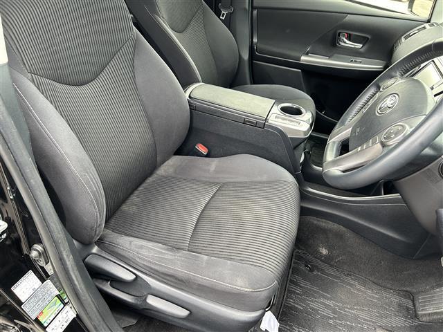 座り心地が良いシートなので長時間の運転でも快適にお過ごしいただけます。新品のフロアマットのご注文も可能です。掲載箇所以外にご希望の写真がございましたらお気軽にお問い合わせ下さい。