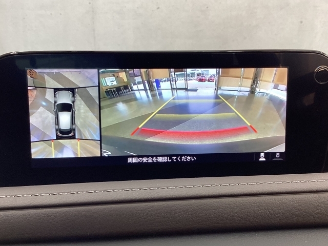 狭い場所での駐車やすれ違いなどでより的確な運転操作に役立つ360°ビューモニターが装備されています。
