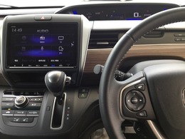 ドライブの必需品。見やすい・使いやすいHonda純正のメモリーナビを搭載。