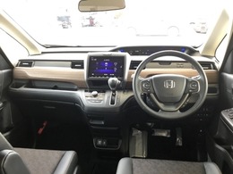 広びろとした視界が運転にゆとりを広げます。