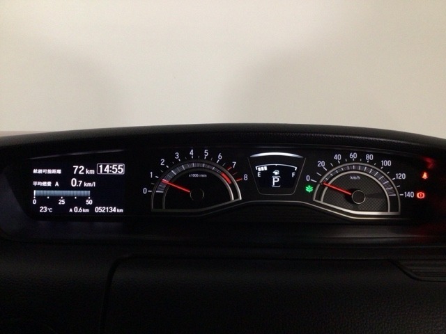 メーターの右側に液晶カラーディスプレーを装備。航続可能距離等の情報やHonda SENSINGの注意・警告を表示します！