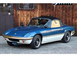 今回ご紹介するELANはモデル後期のシリーズ4になり、大変珍しい左ハンドル仕様でありながら、TWIN WEBER キャブレターを搭載した1台となります。