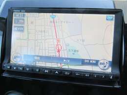 純正ナビが装備されております♪画面もクリアで運転中も確認しやすいです♪ワンセグTVとDVDの視聴もお楽しみ頂けます♪Bluetooth接続も可能ですのでスマホなどからお好きな音楽をたくさん聴いて頂けます♪