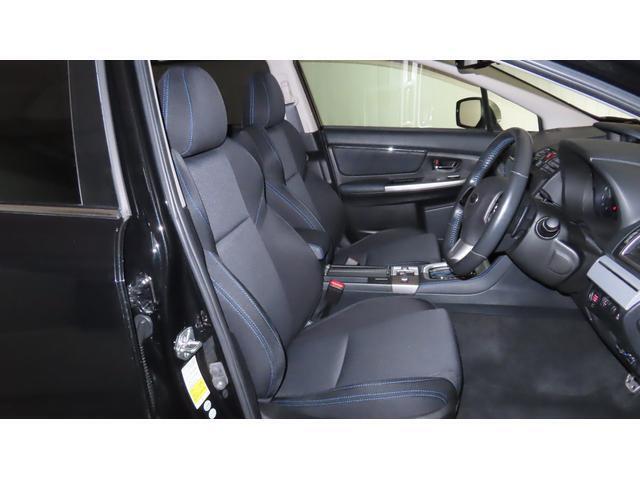 すっきりとした内装は長時間運転を想定したシンプルな構造です。使いやすさを考慮したスイッチ類はボタンも大きく初めての方でも直感で判断しやすくなっています。