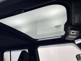 【ルーフ】大きなへこみや色褪せもなくきれいな状態です！ひょう害車は販売いたしませんのでご安心ください。