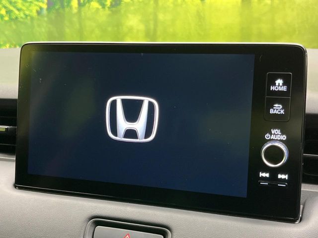 【メーカー純正ナビ】インテリアに溶け込むスタイリッシュな「専用設計」メーカーナビを装備♪視認性や操作性など基本性能にも優れ、より上質なカーライフをお楽しみいただけます。