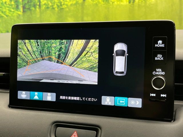【マルチビューカメラシステム】専用のカメラにより、上から見下ろしたような視点で360度クルマの周囲を確認することができます☆死角部分も確認しやすく、狭い場所での切り返しや駐車もスムーズに行えます。