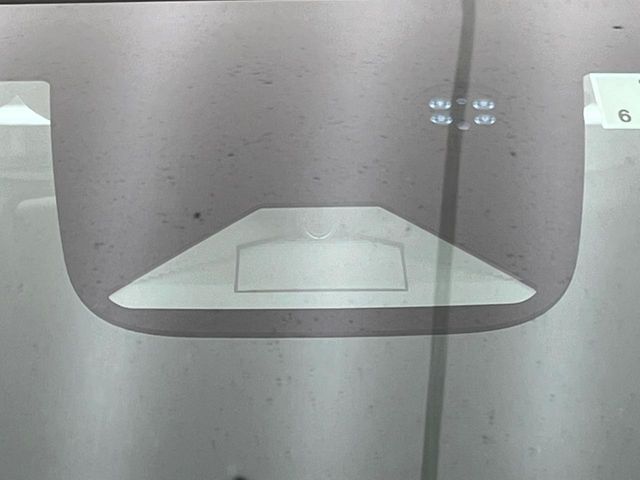 【ホンダセンシング】走行中に前方の車両等を認識し、衝突しそうな時は警報とブレーキで衝突回避と被害軽減をアシスト。より安全にドライブをお楽しみいただけます。