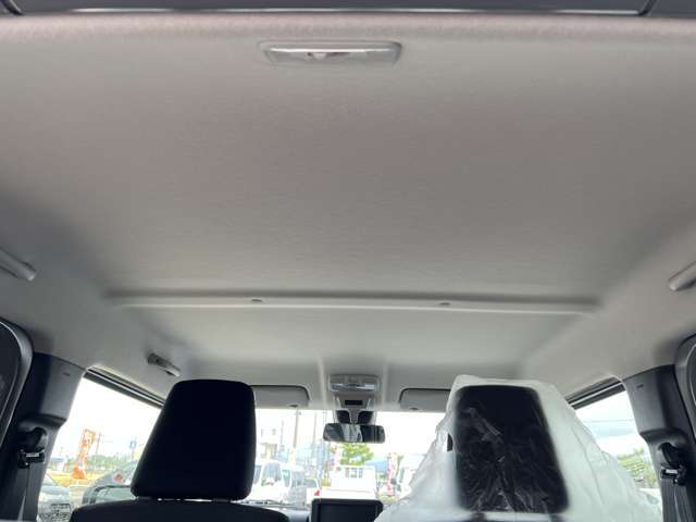 天井をじっくり見る機会は少ないですが、それだけに気になる部分ですね。車を購入する際のチェックポイントの1つです。
