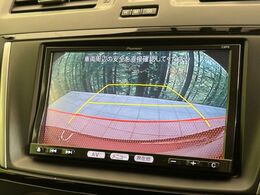 【バックカメラ】駐車時に後方がリアルタイム映像で確認できます。大型商業施設や立体駐車場での駐車時や、夜間のバック時に大活躍！運転スキルに関わらず、今や必須となった装備のひとつです！