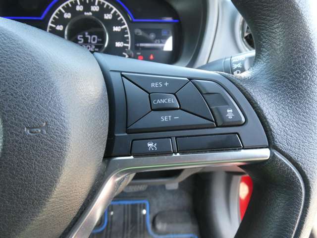 インテリジェントクルーズコントロール搭載。先行車との車間距離を保ちながら走行します。長距離の運転時に疲労を軽減できる機能です。