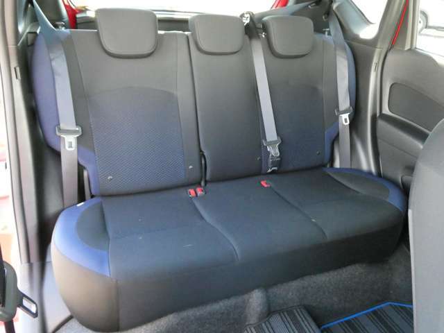 セカンドシートもゆったりです。